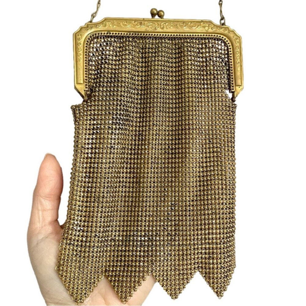 Vintage Brass Chainmail Mini Flapper Purse - made in Canada 🇨🇦 - Picture 2 of 10